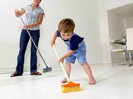 ¿Qué actividades del hogar son adecuadas para mi hijo?